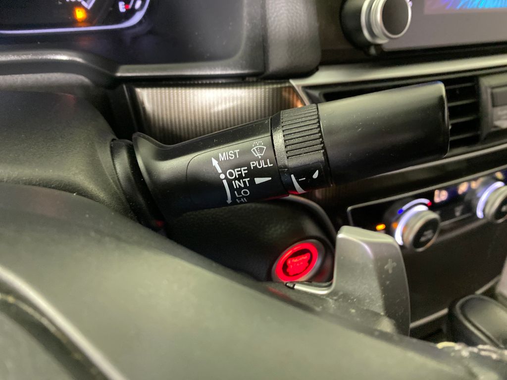 Vehicle image 24 of 26