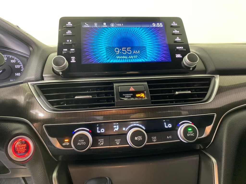 Vehicle image 15 of 26