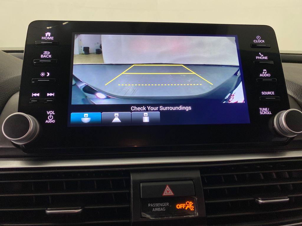 Vehicle image 14 of 26
