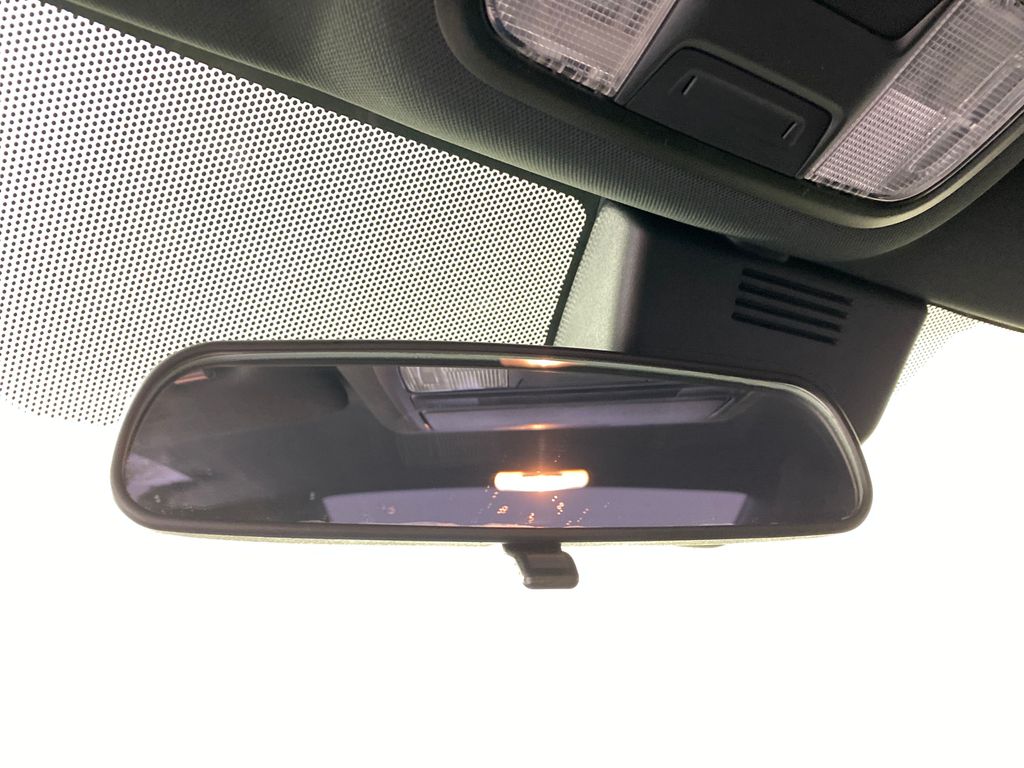 Vehicle image 25 of 26