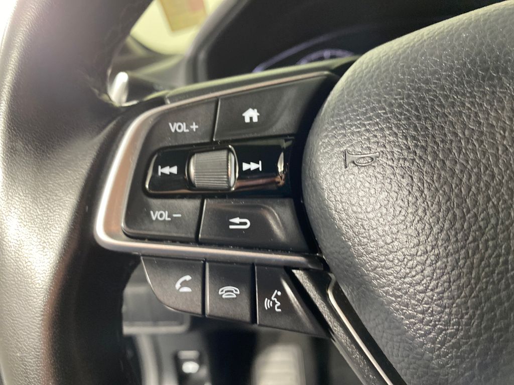 Vehicle image 18 of 26