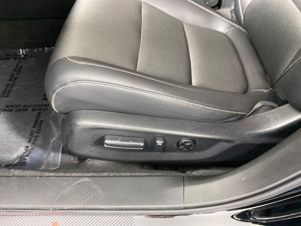 Vehicle image 23 of 26