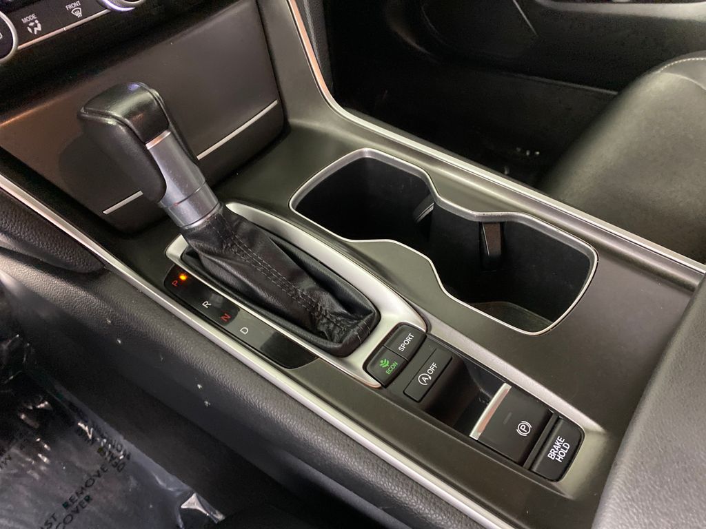 Vehicle image 16 of 26