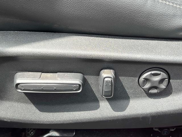Vehicle image 18 of 31