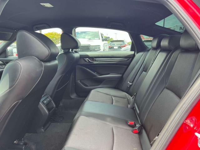 Vehicle image 11 of 31