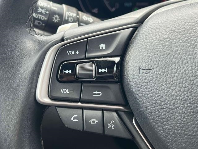 Vehicle image 21 of 31