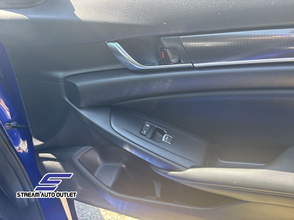 Vehicle image 28 of 29