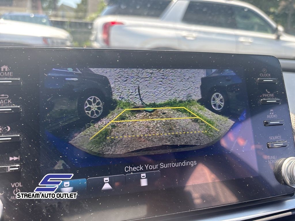 Vehicle image 17 of 29