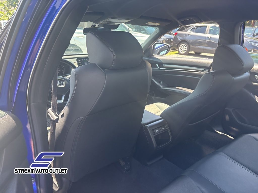 Vehicle image 12 of 29