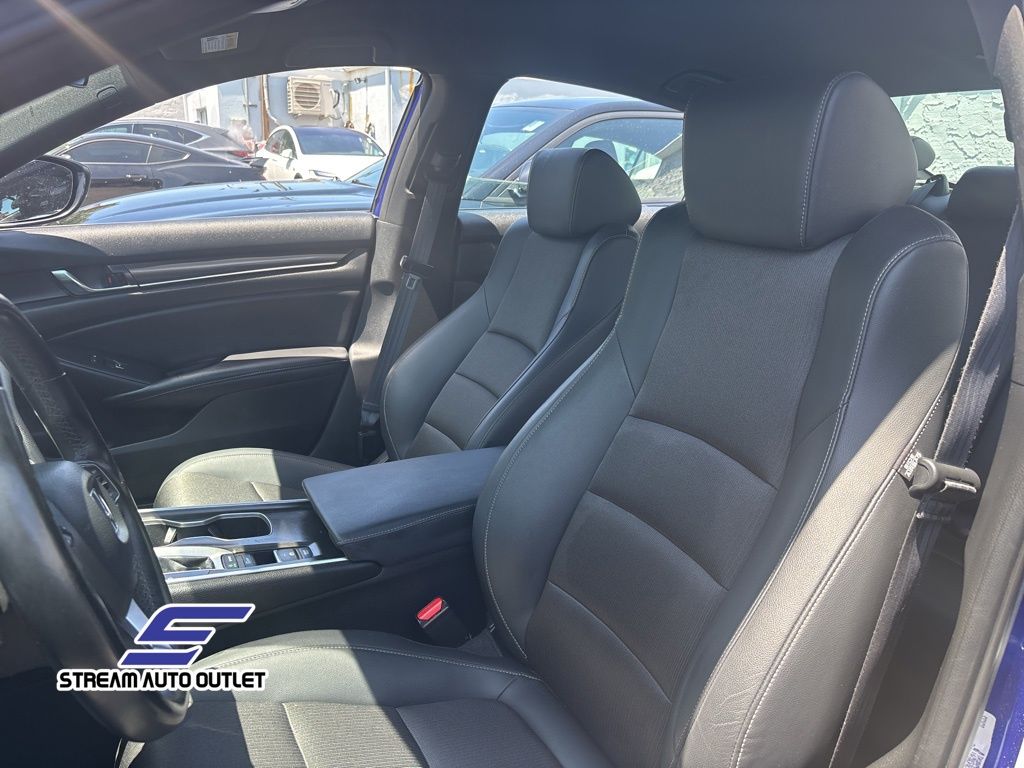Vehicle image 10 of 29