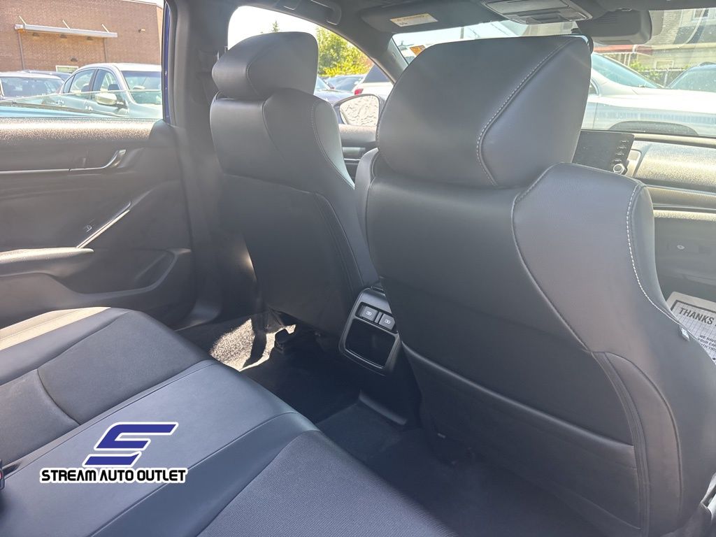 Vehicle image 11 of 29