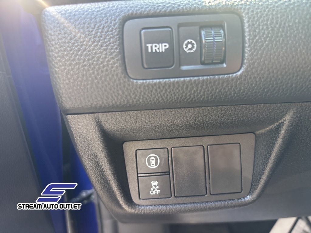 Vehicle image 21 of 29