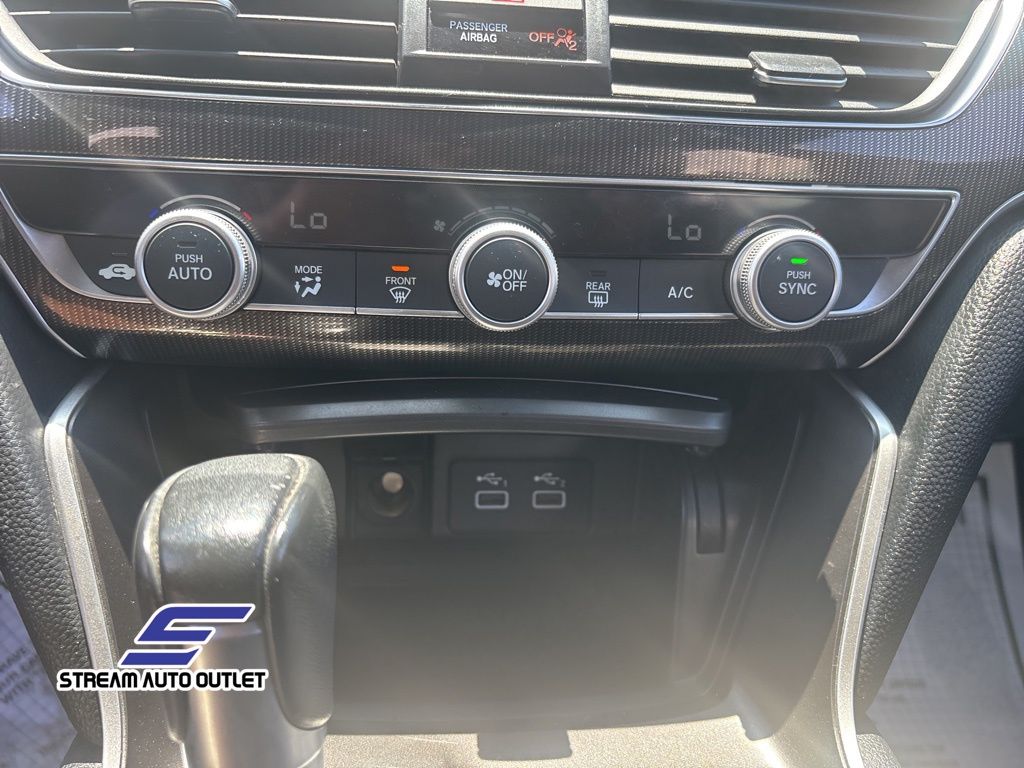 Vehicle image 26 of 29