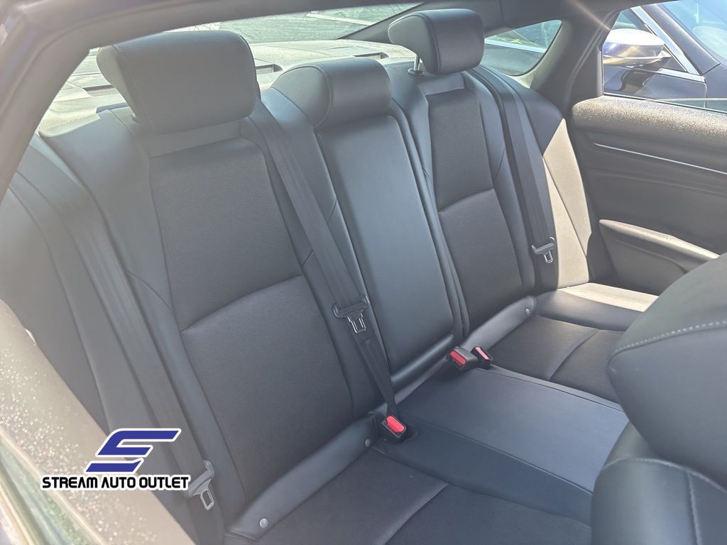 Vehicle image 8 of 29
