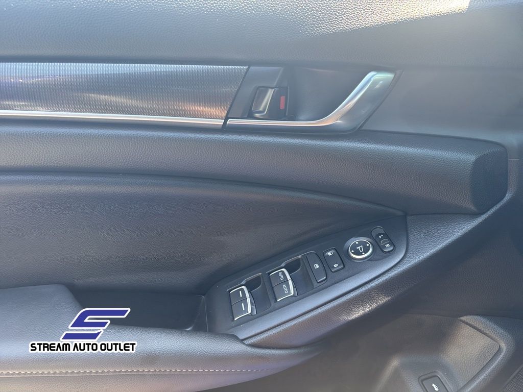 Vehicle image 19 of 29