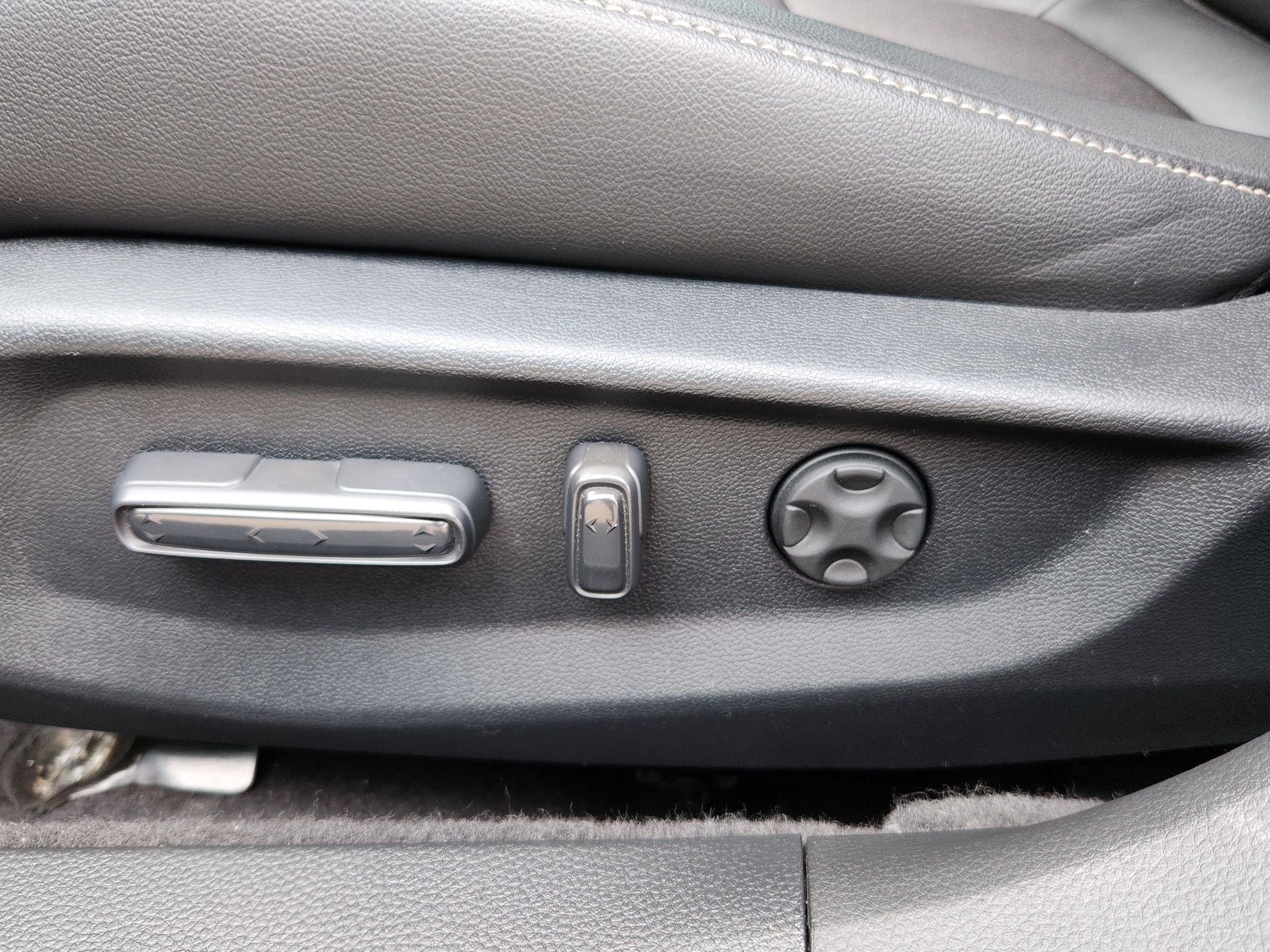 Vehicle image 20 of 22