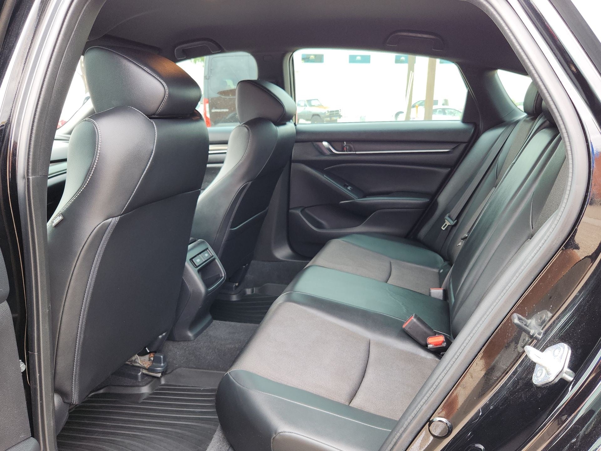Vehicle image 12 of 22