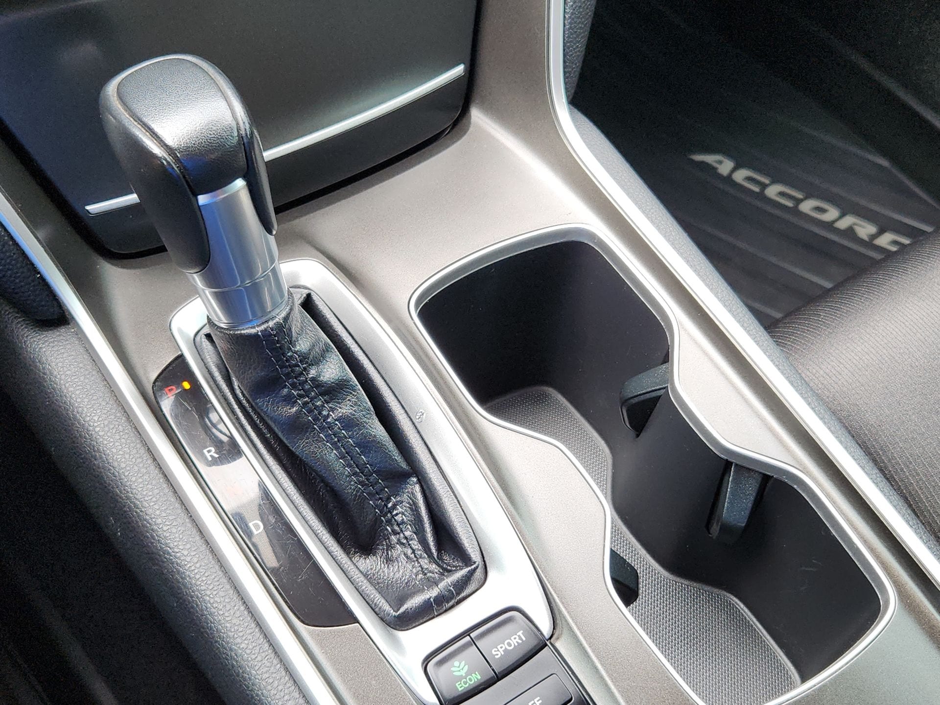 Vehicle image 18 of 22