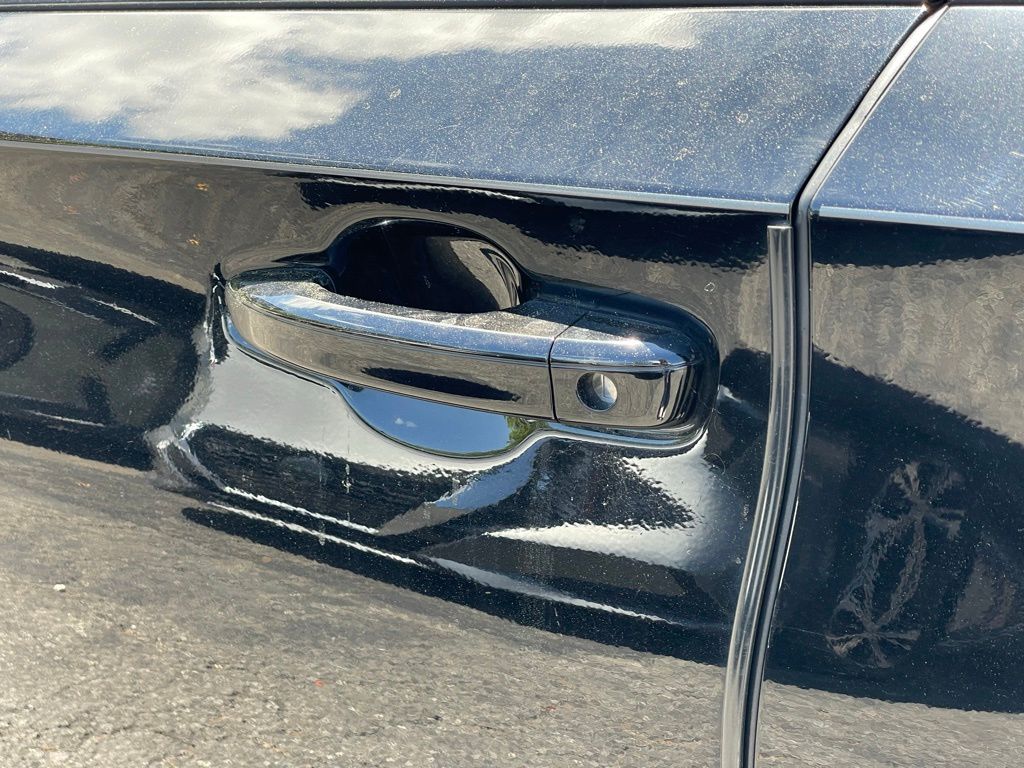 Vehicle image 18 of 30