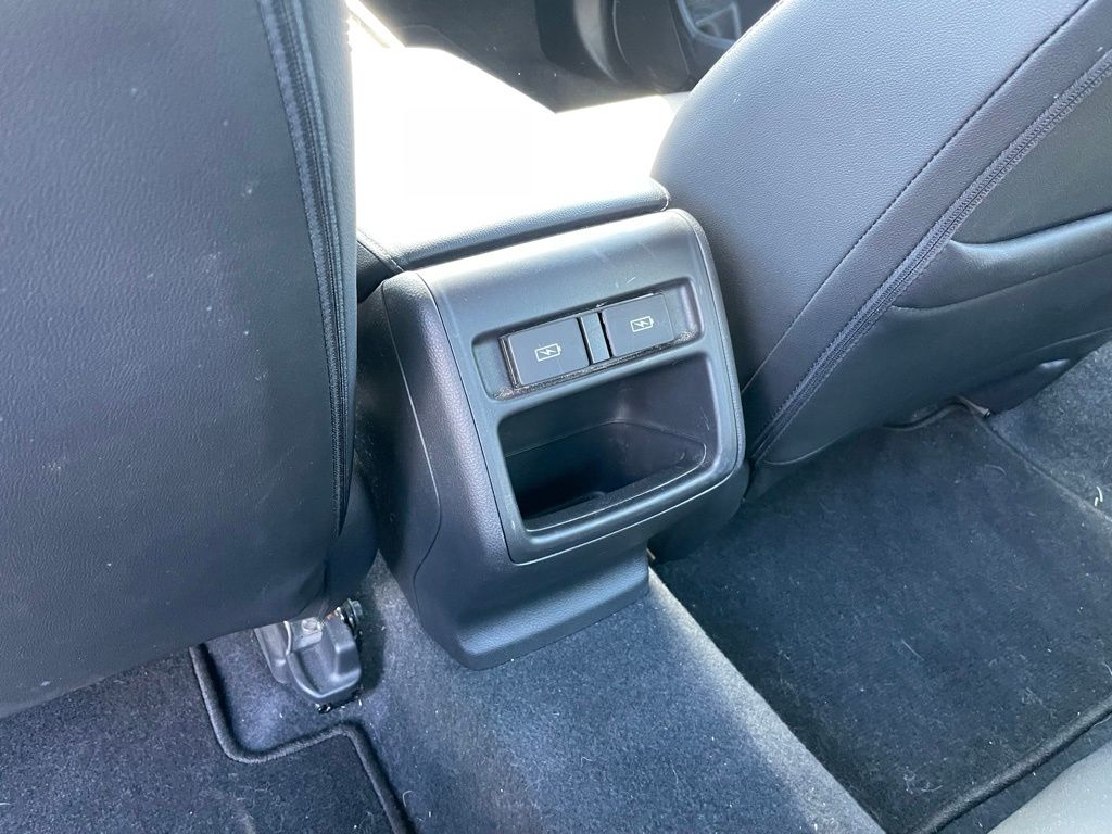Vehicle image 23 of 30
