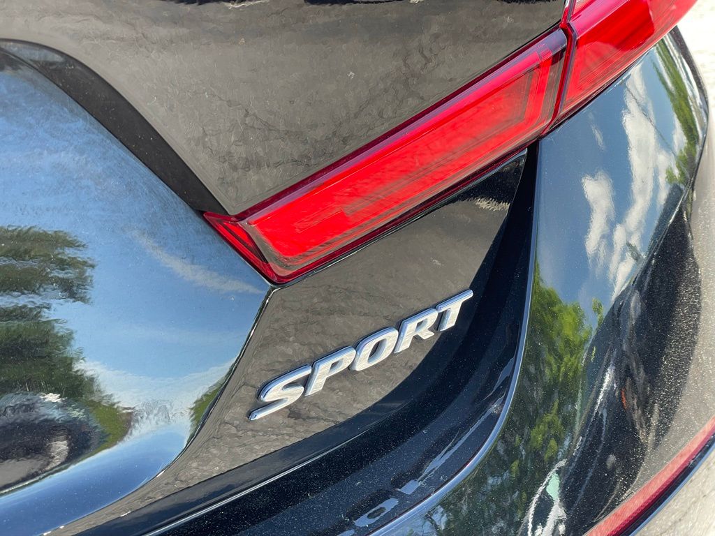 Vehicle image 28 of 30