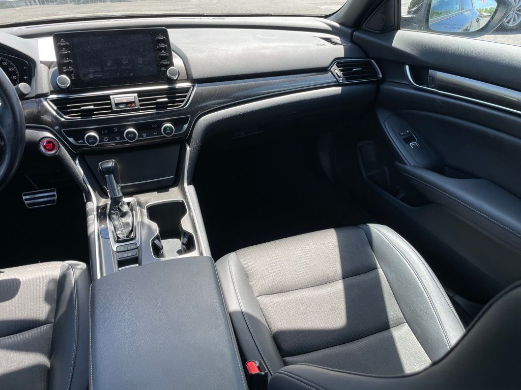 Vehicle image 11 of 30