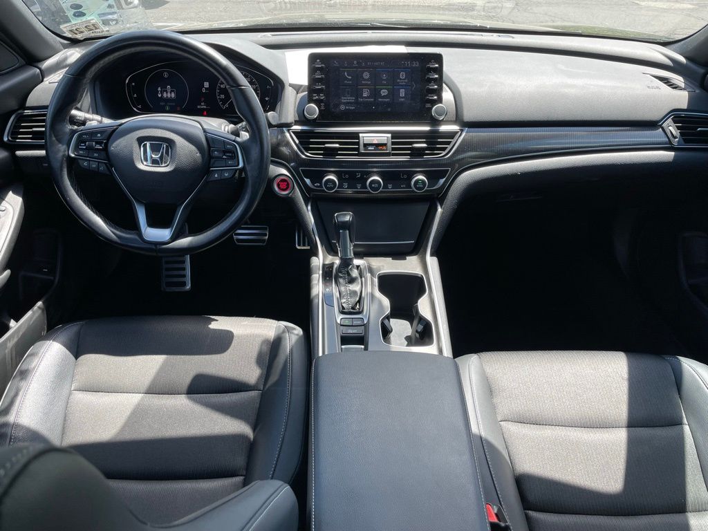 Vehicle image 10 of 30