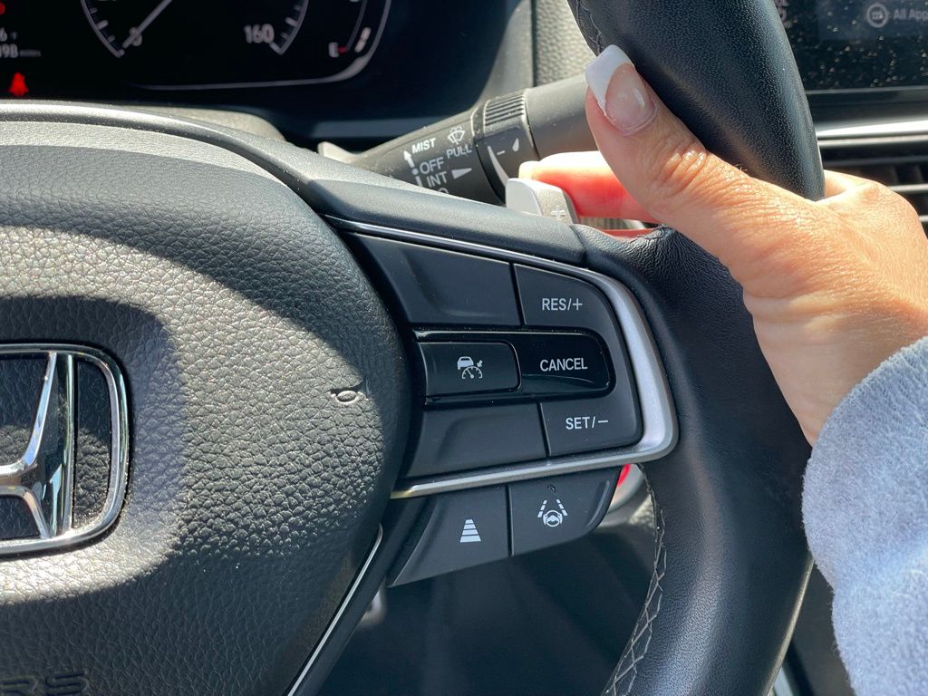 Vehicle image 27 of 30