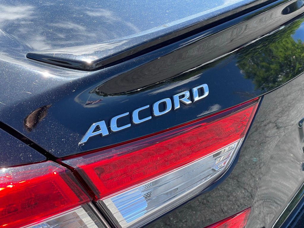 Vehicle image 20 of 30