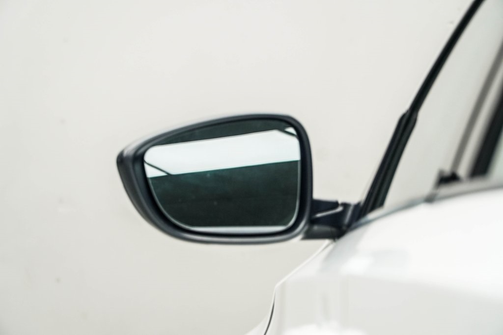 Vehicle image 14 of 35
