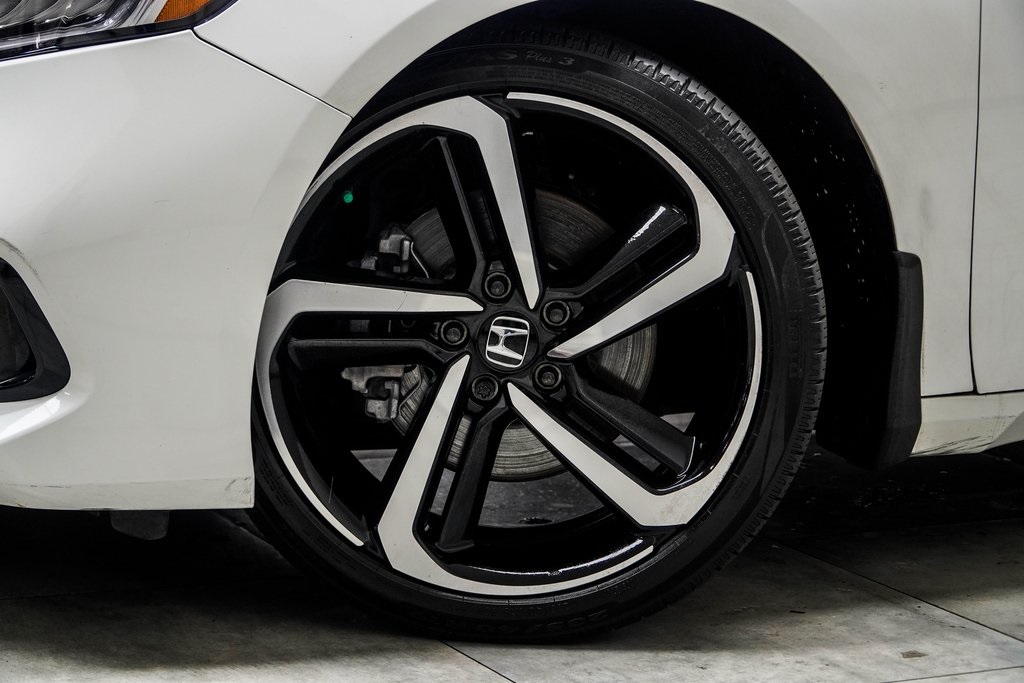 Vehicle image 11 of 35