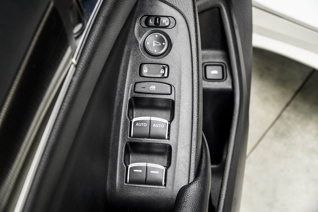 Vehicle image 29 of 35