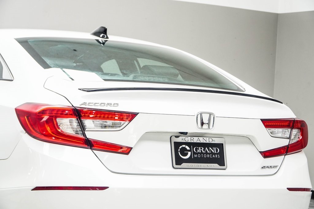 Vehicle image 13 of 35
