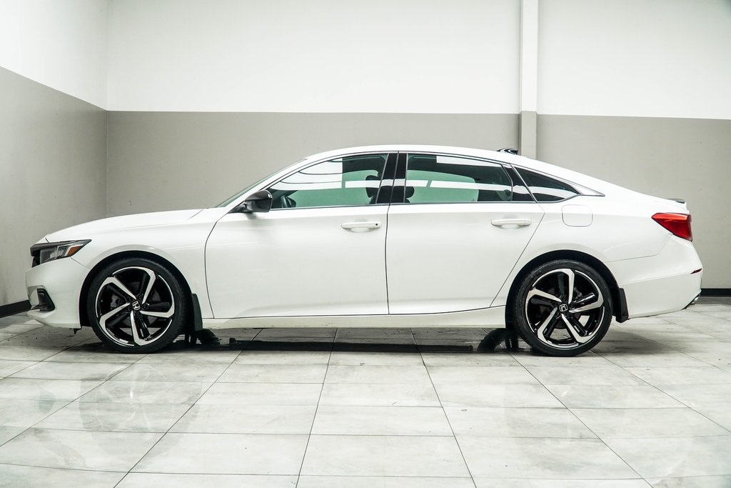 Vehicle image 10 of 35