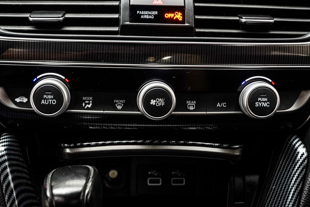 Vehicle image 20 of 35