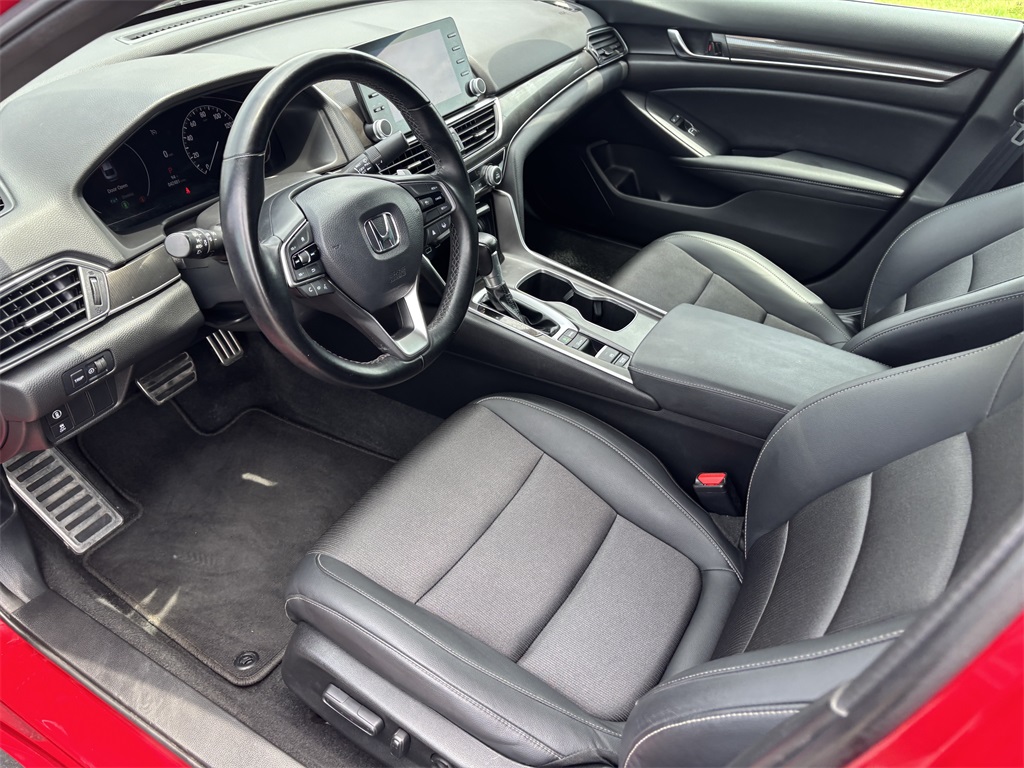 Vehicle image 8 of 31