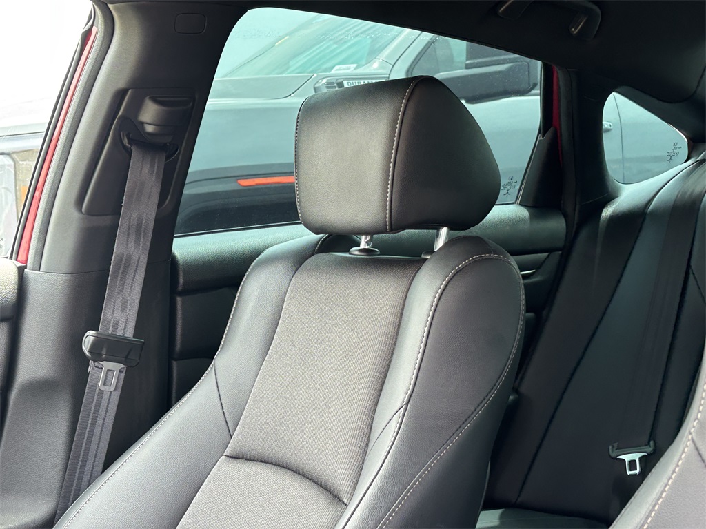 Vehicle image 14 of 31