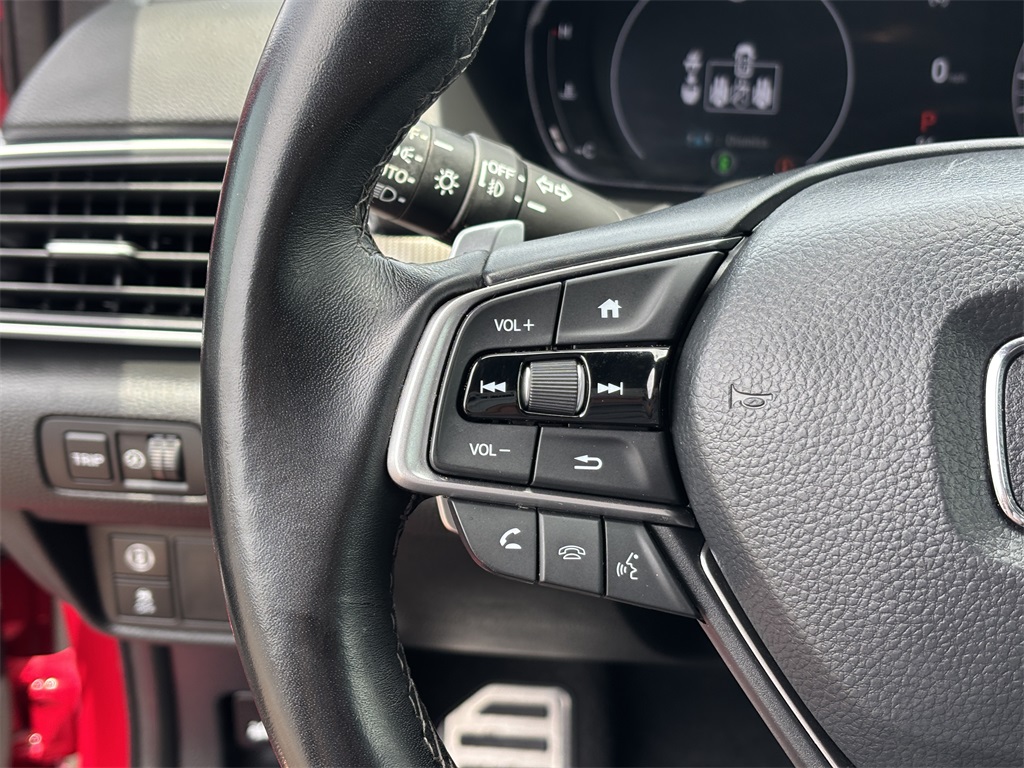 Vehicle image 17 of 31