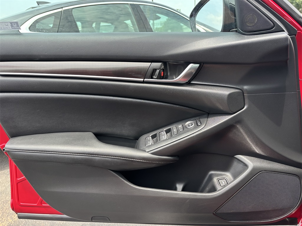 Vehicle image 24 of 31