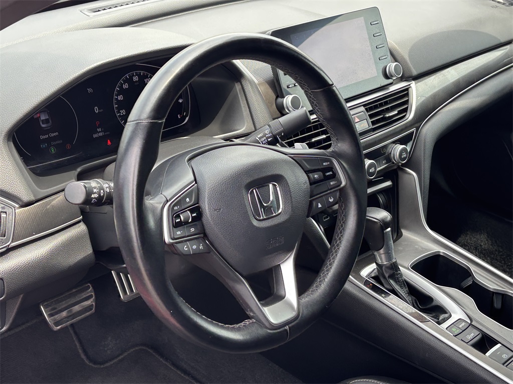 Vehicle image 9 of 31