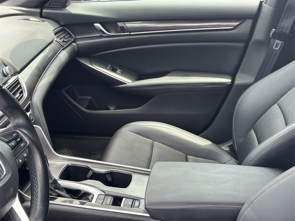Vehicle image 11 of 31