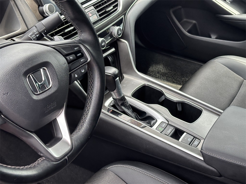 Vehicle image 12 of 31