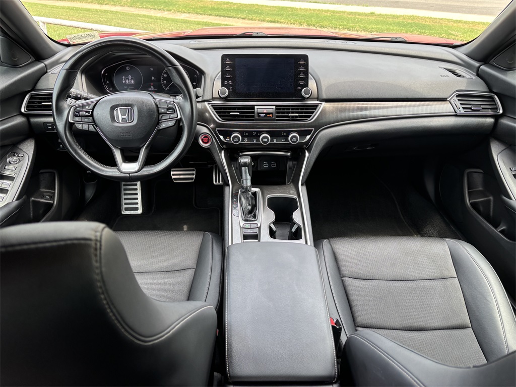 Vehicle image 27 of 31