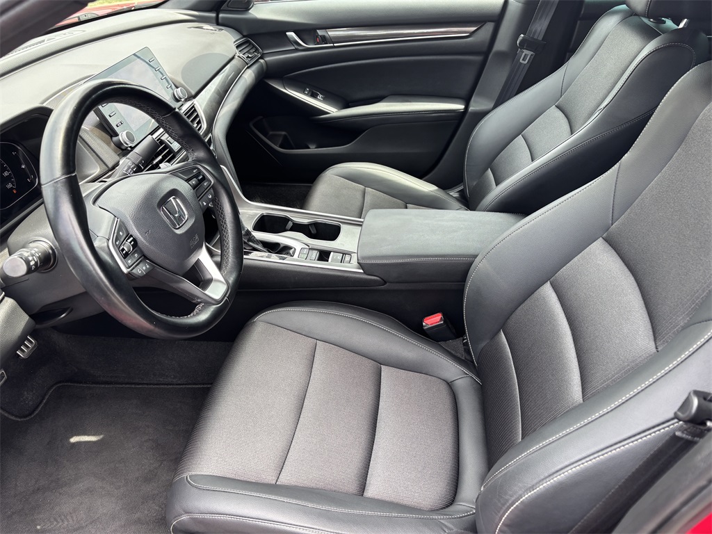 Vehicle image 10 of 31