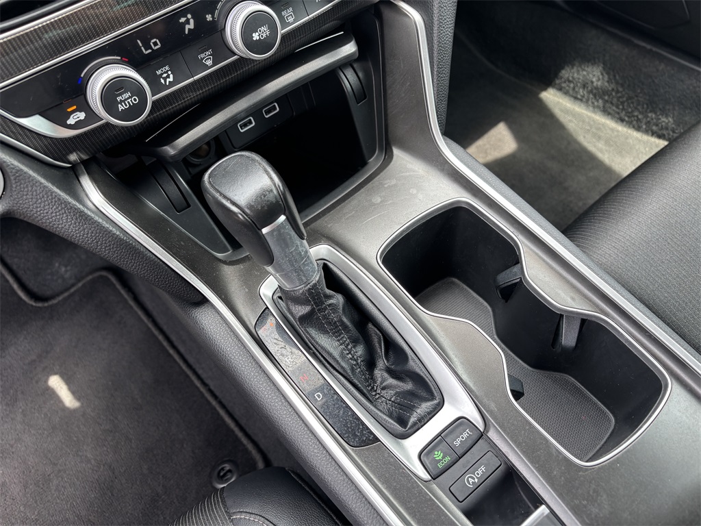 Vehicle image 19 of 31