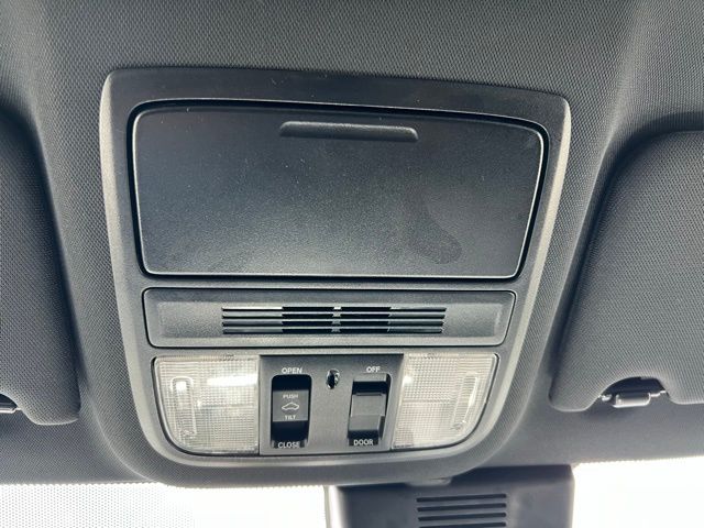 Vehicle image 30 of 58