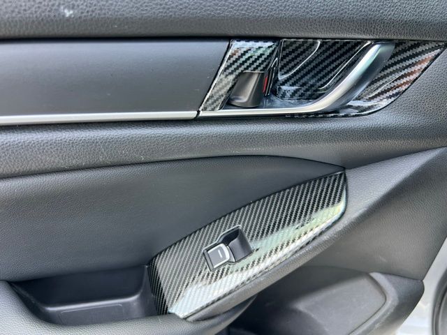 Vehicle image 37 of 58