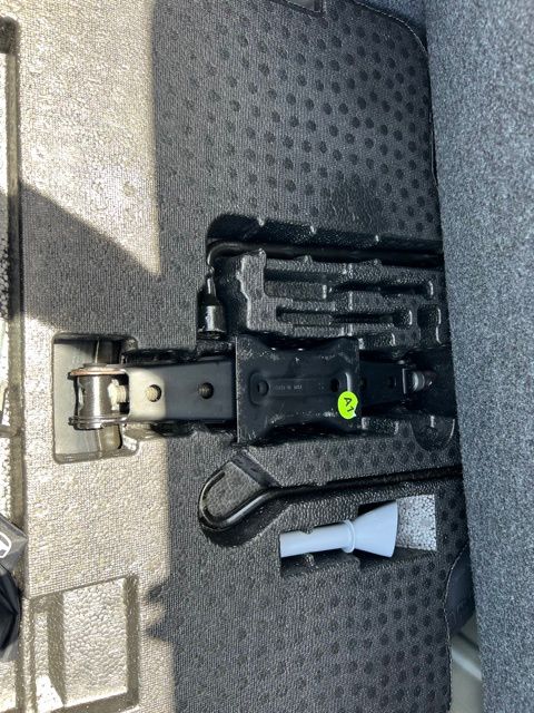 Vehicle image 21 of 58