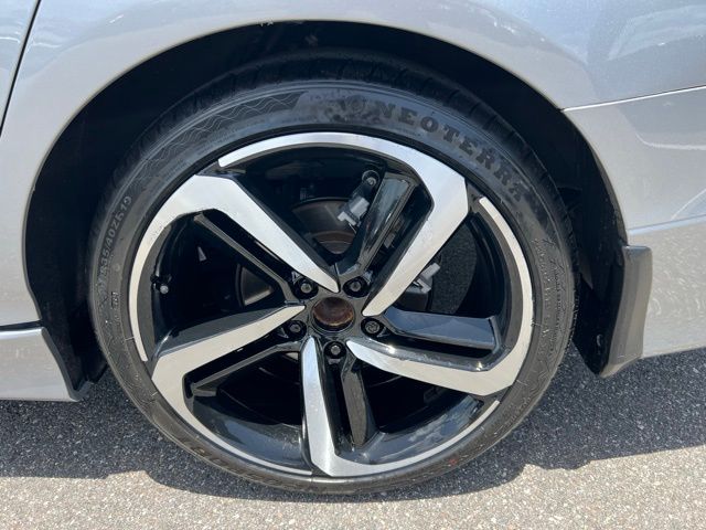 Vehicle image 15 of 58