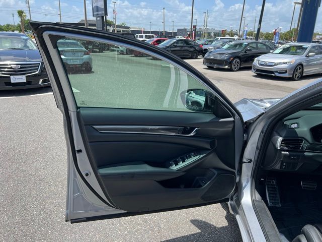 Vehicle image 23 of 58